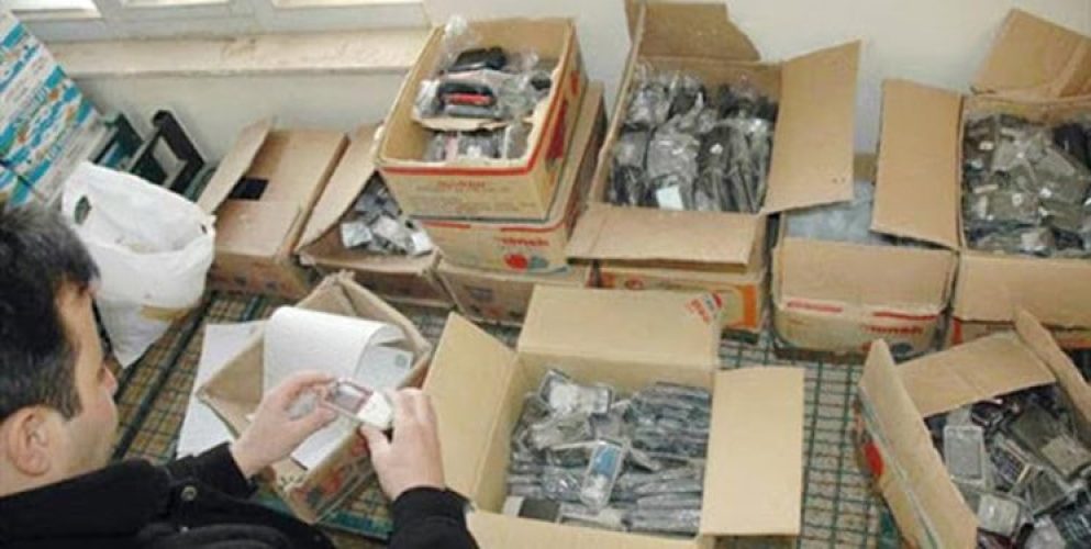 قاچاق قطعات موبایل با “ته لنجی” و کارت‌های بازرگانی یک بار مصرف_61bac40cc322c.jpeg
